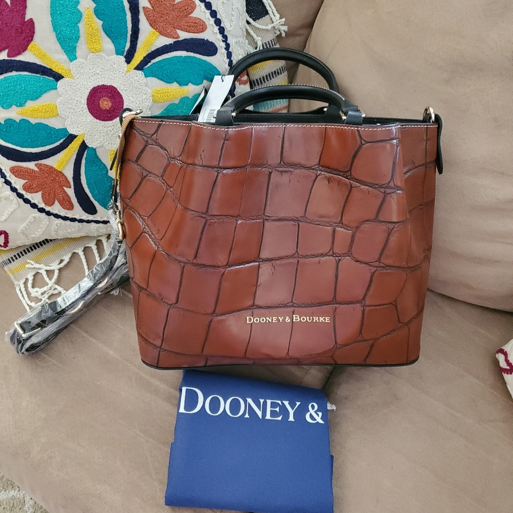 NWT Dooney&Bourke Denison collection large barlow